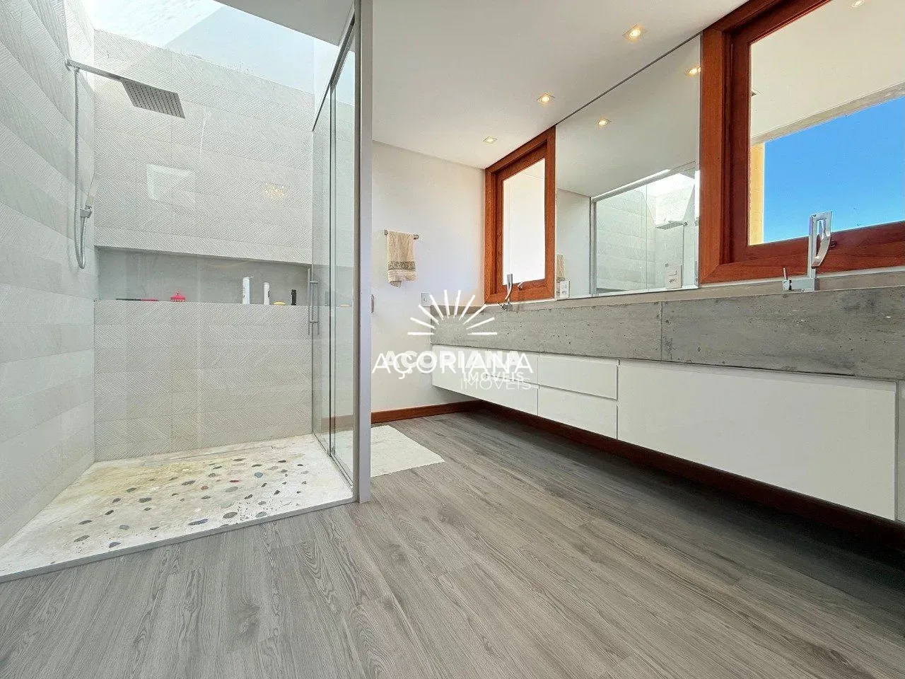 House with open-plan kitchen and 5 bedrooms over 558 m² — photo 54