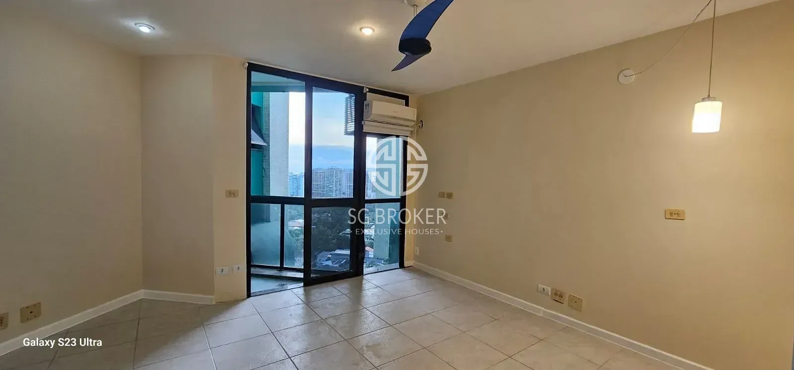 Apartment with 3 bedrooms and 5 bathrooms, with a balcony — photo 17