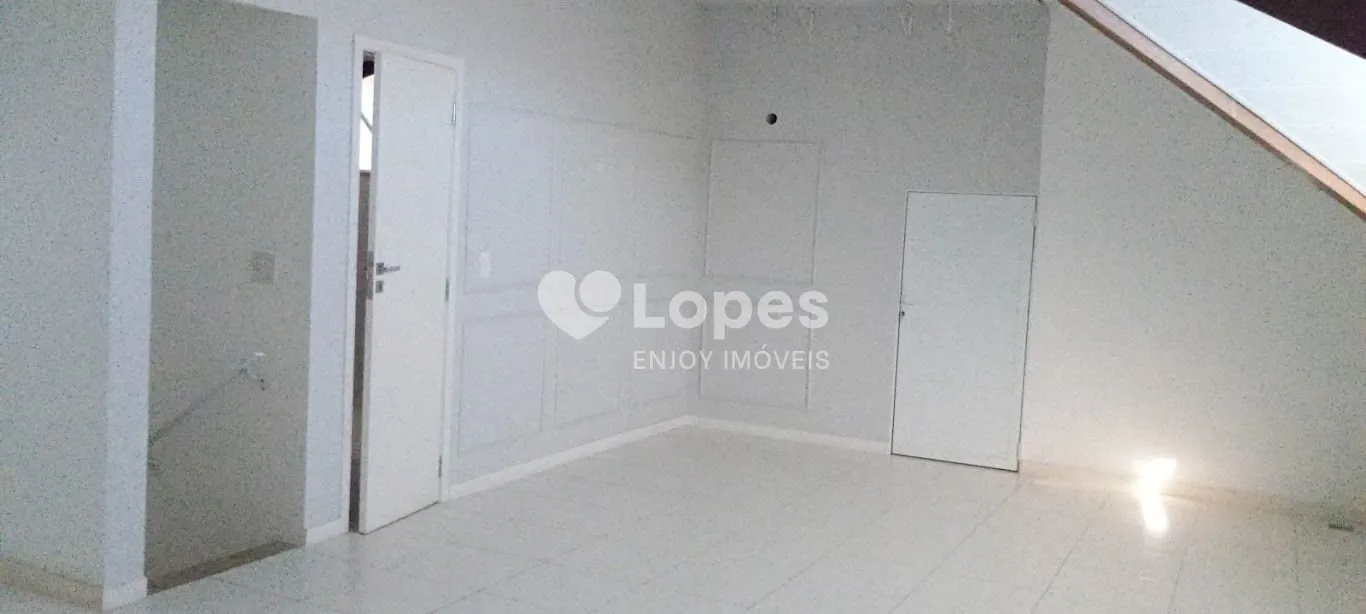 House with 5 bedrooms, 5 bathrooms and separate laundry — photo 25