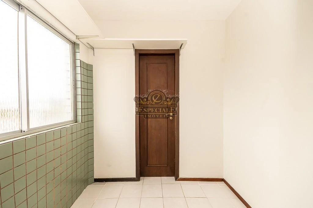 167 m² apartment with a grill on the balcony and a bathtub — photo 42