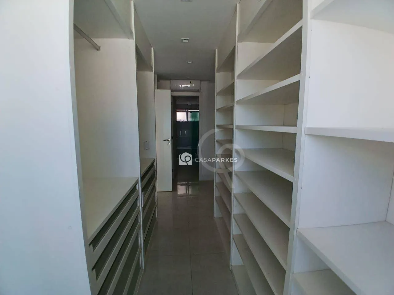 Penthouse with 3 bedrooms and 4 bathrooms — photo 48