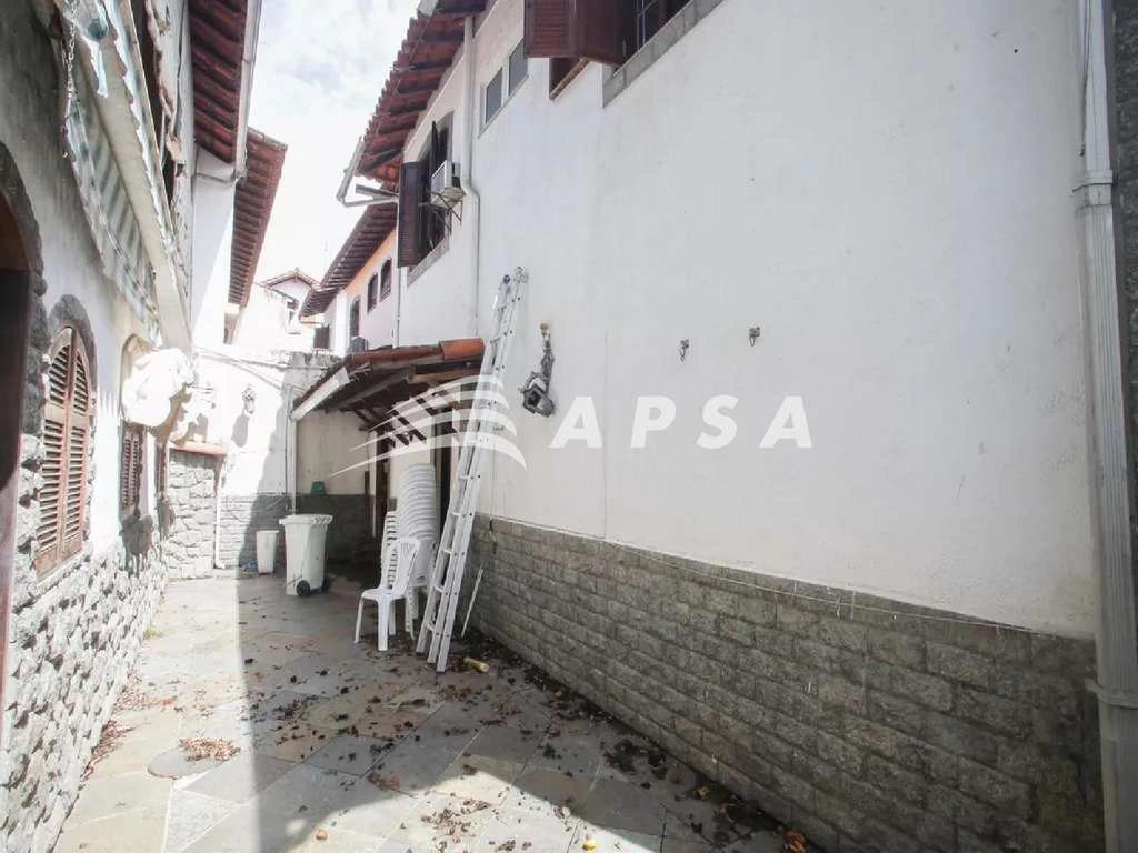 Duplex house with 4 bedrooms, 5 baths and a gas stove — photo 18