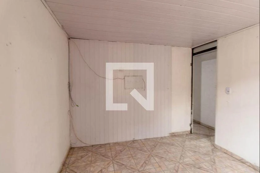 Rental house with 2 bedrooms and a laundry area — photo 12