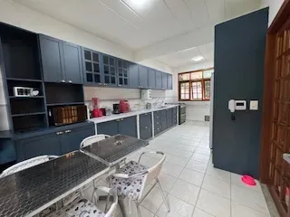 Furnished house with 4 bedrooms and 6 parking spots — photo 4