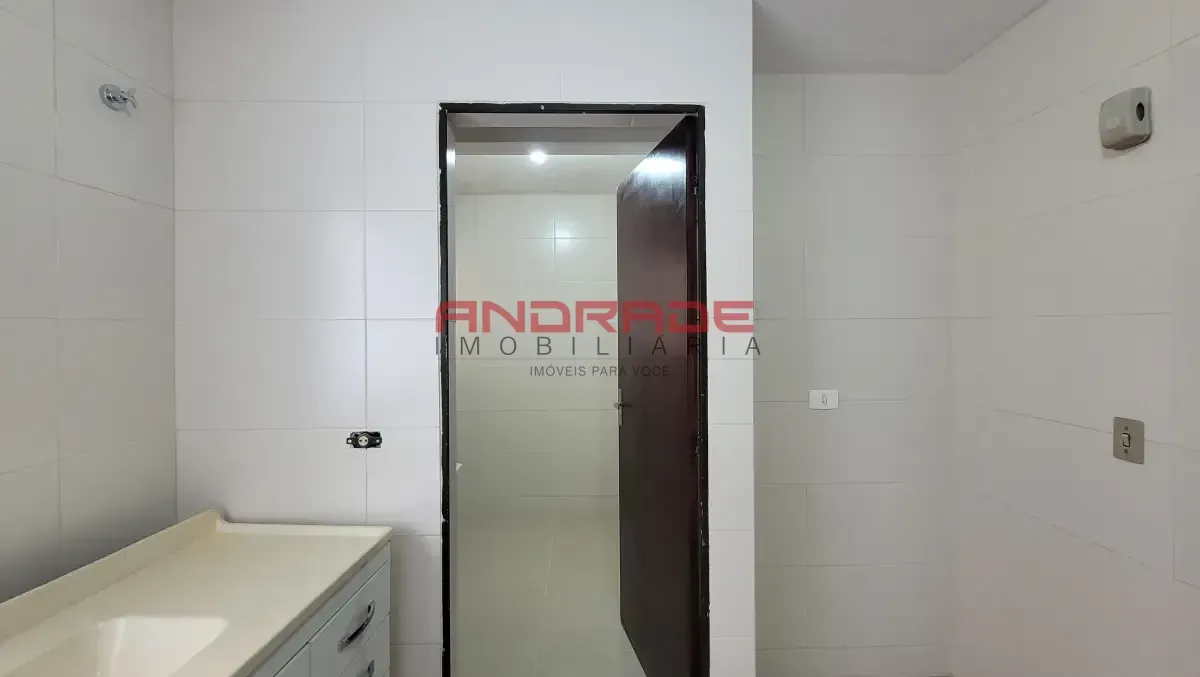 3-bedroom apartment with a separate closed-off kitchen — photo 21