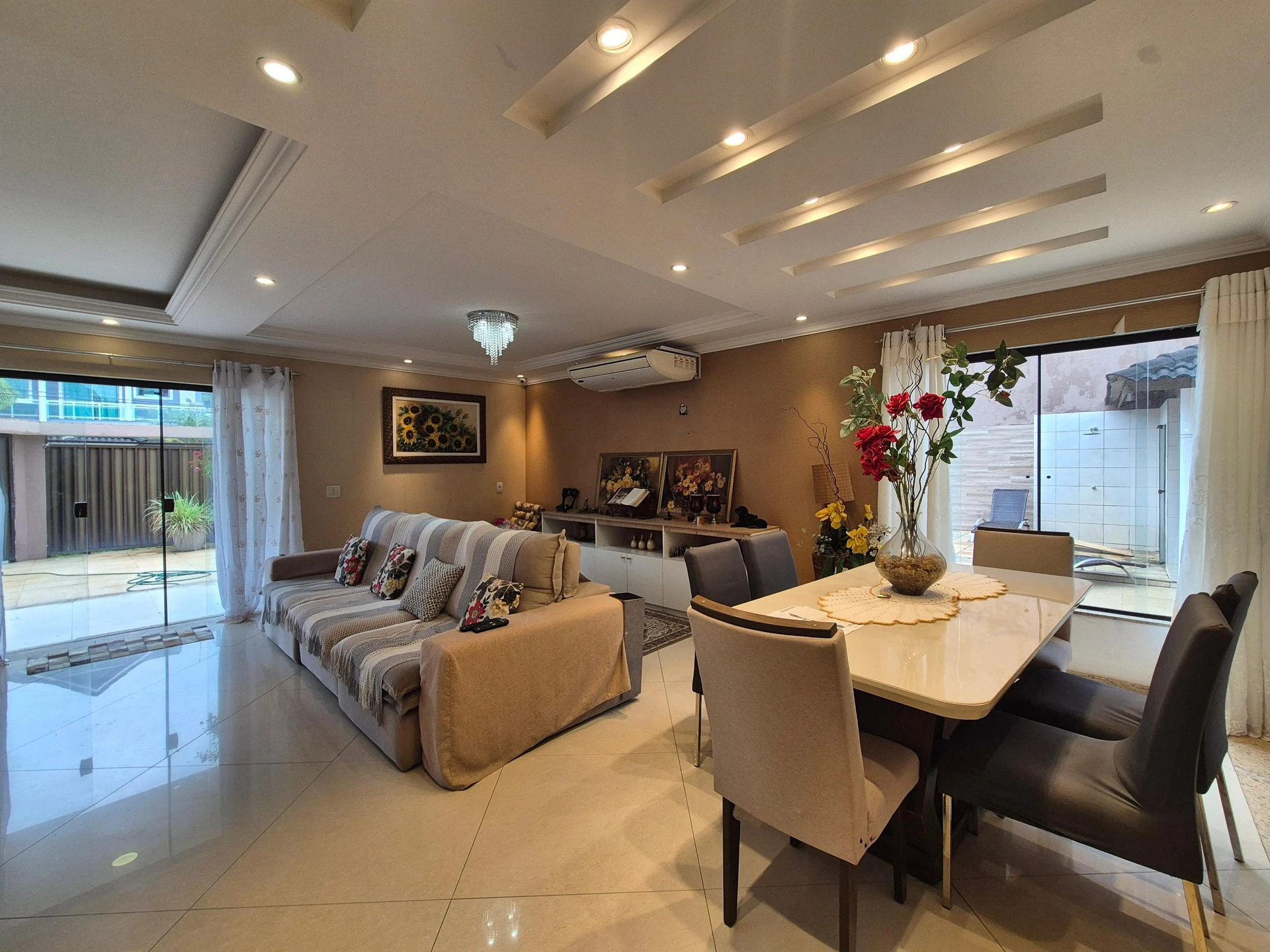 Jacuzzi in a 3-bedroom house, 400 m² — photo 24