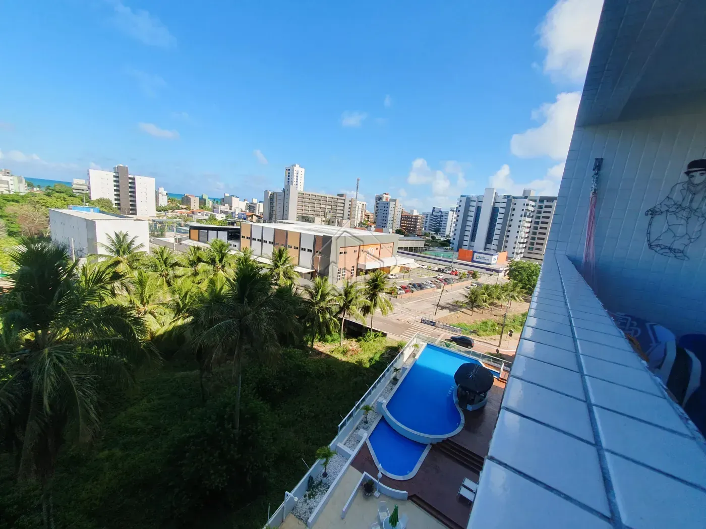 Balcony with a grill in a 2-bedroom apartment, 66 m² — photo 8