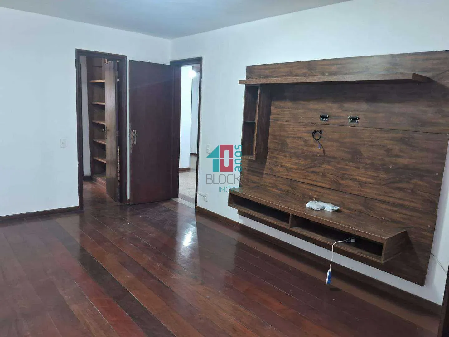 House with 3 bedrooms including 1 suite and 4 baths — photo 39