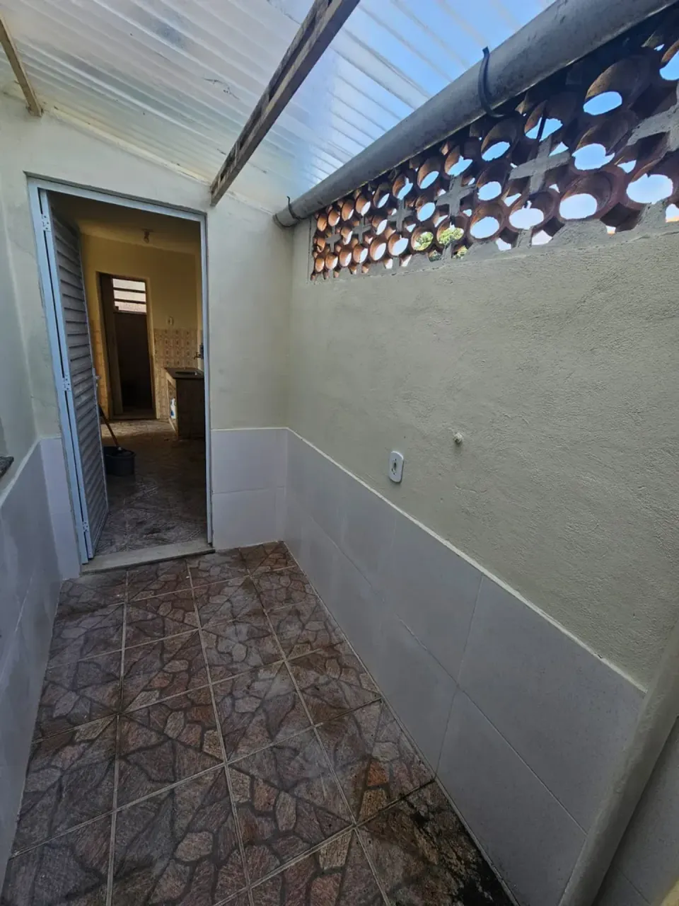 1-bedroom house with 1 bathroom no parking included — photo 9