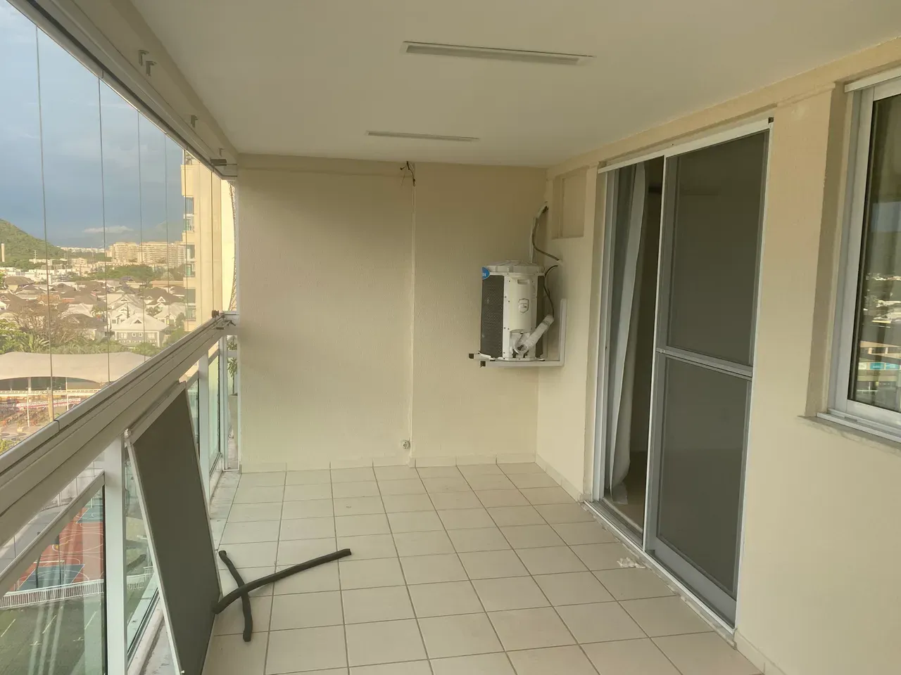Furnished apartment, 91 m², with a glass-enclosed balcony — photo 9