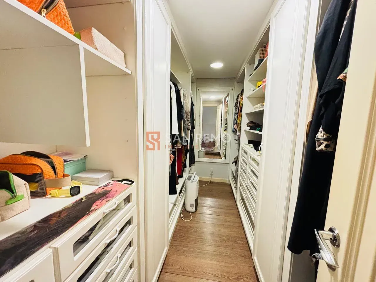 Garden apartment with 3 en-suite bedrooms and 241 m² — photo 17