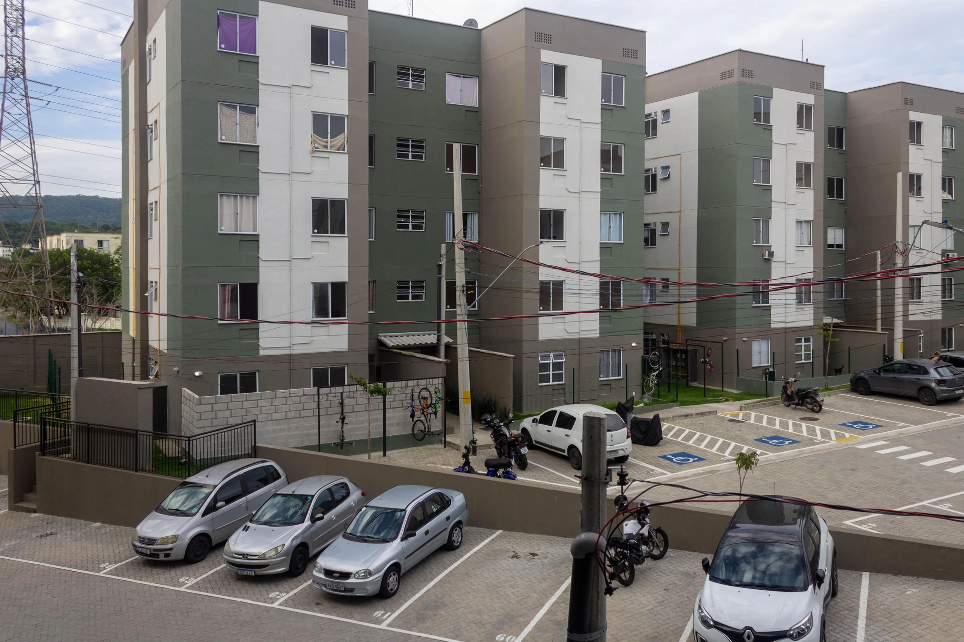 Apartamento de 2 quartos em condomínio com piscina — photo 2
