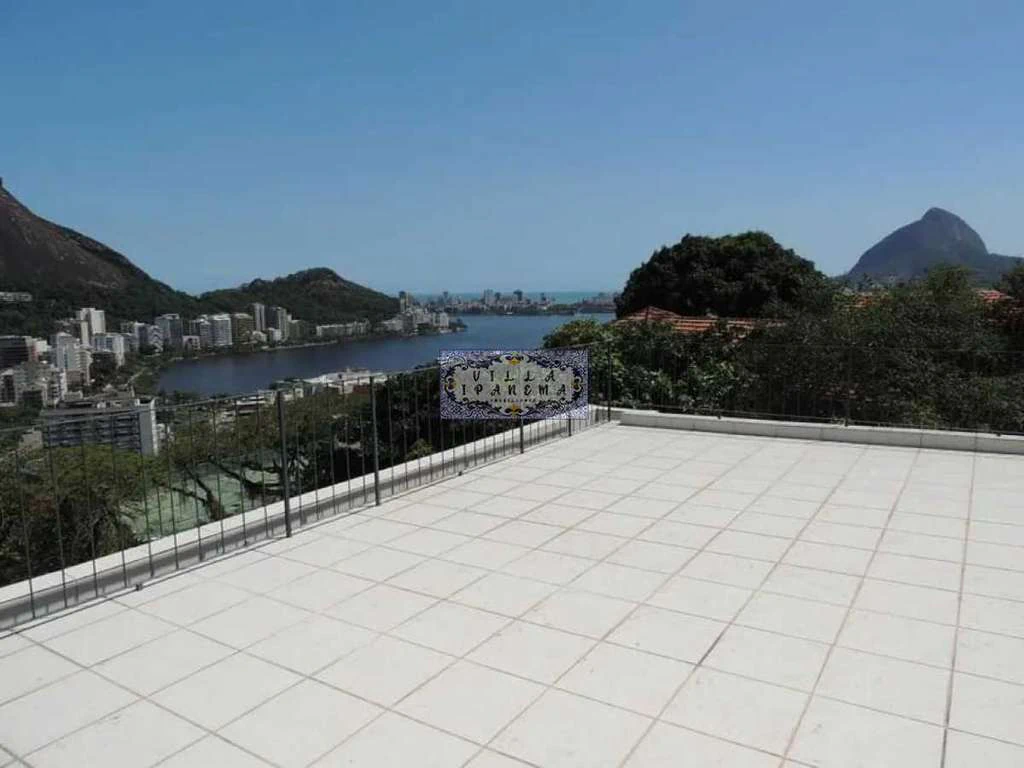 Casa com 4 quartos e 6 banheiros com piscina e churrasqueira — photo 9