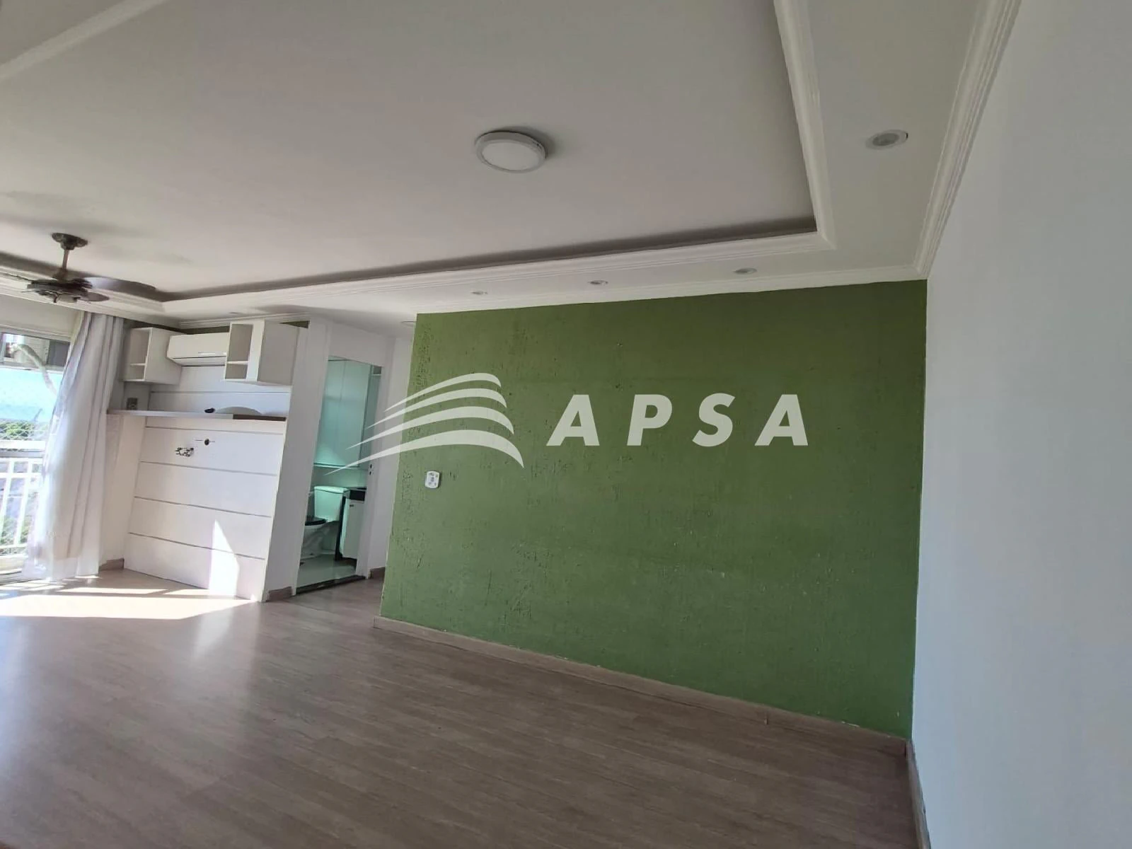 Apartamento de 2 quartos com piso de madeira ou laminado — photo 14