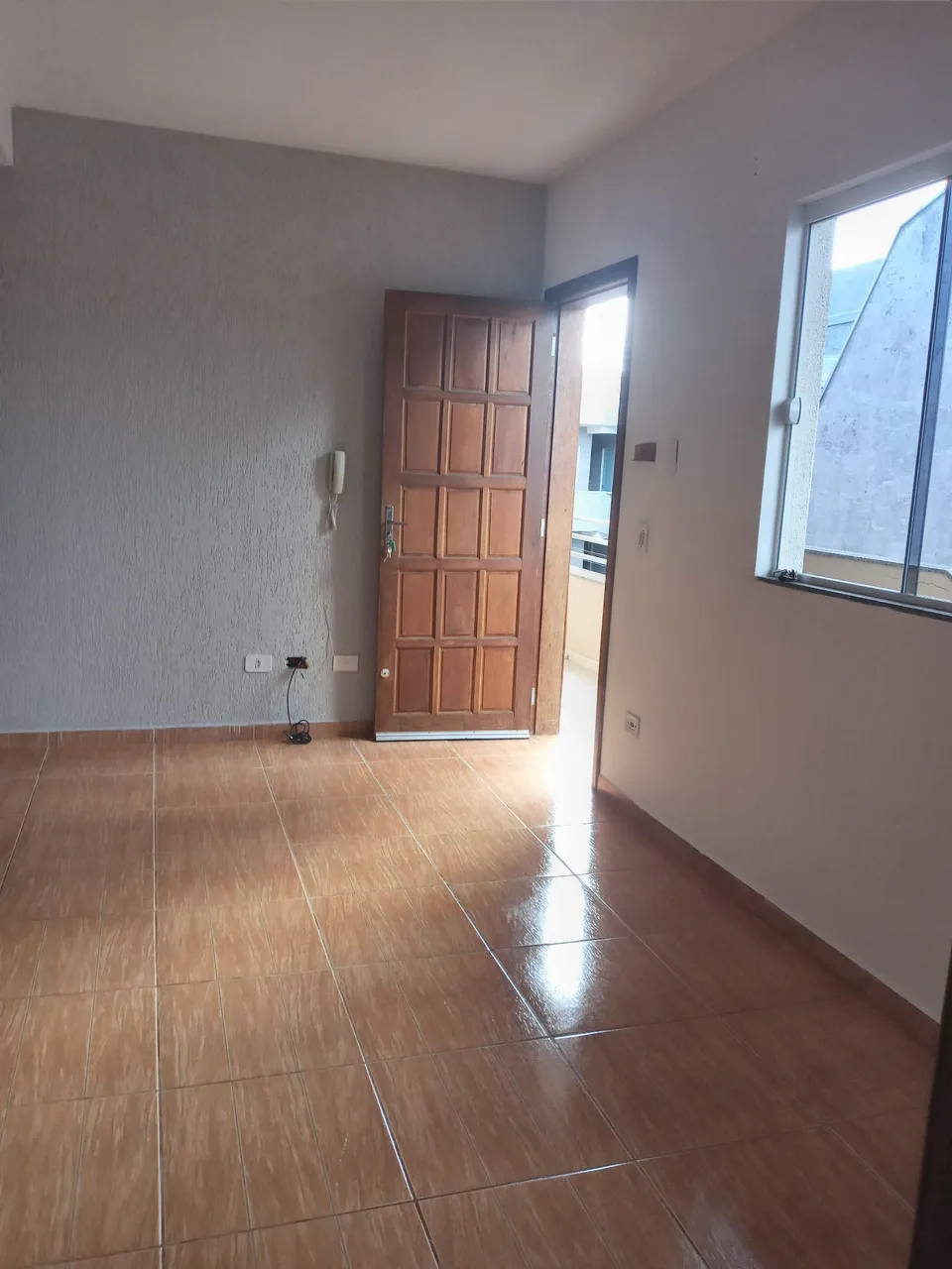 Unfurnished 2-bedroom apartment with glass shower — photo 5
