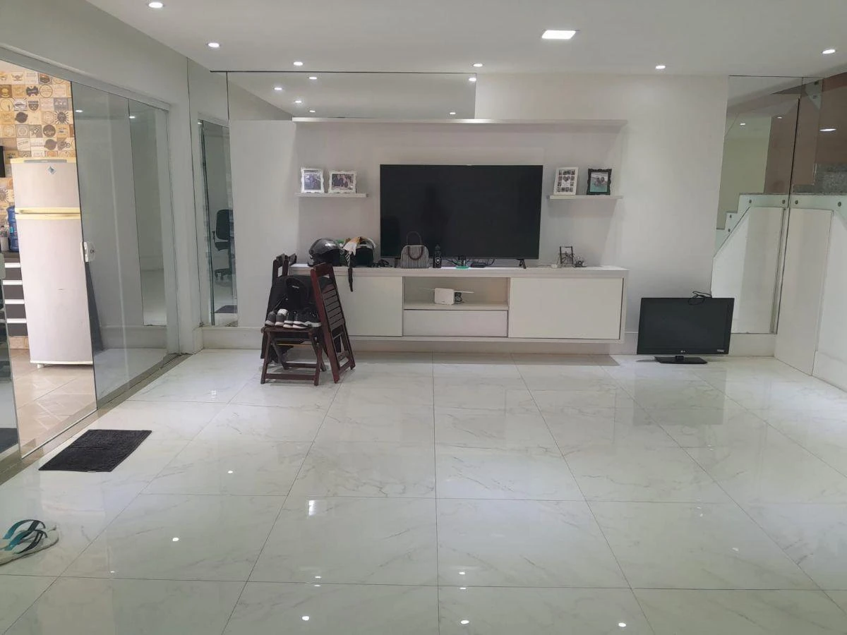 5-bedroom house with 4 en-suite bathrooms and balcony grill — photo 3