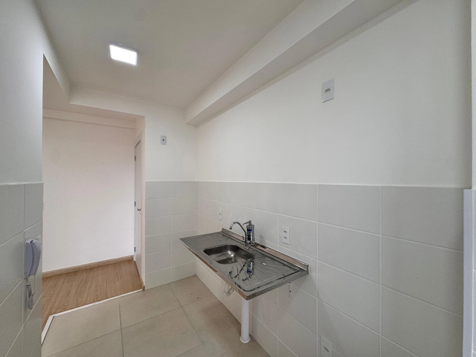 Apartamento sem mobília com 2 quartos e varanda — photo 16