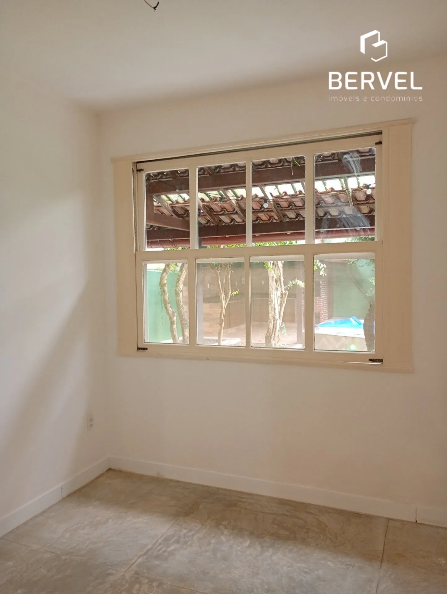 Apartamento de 2 quartos em condomínio com piscina — photo 4