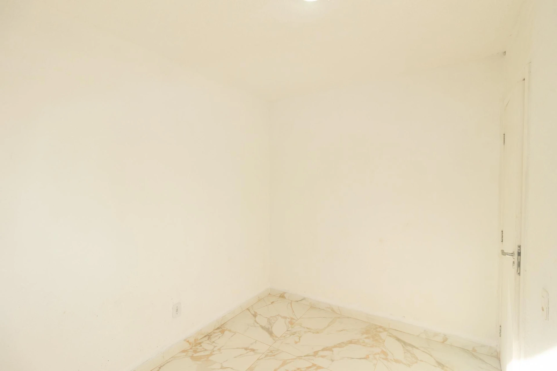 Apartment with 2 bedrooms and a kitchenette stove — photo 30