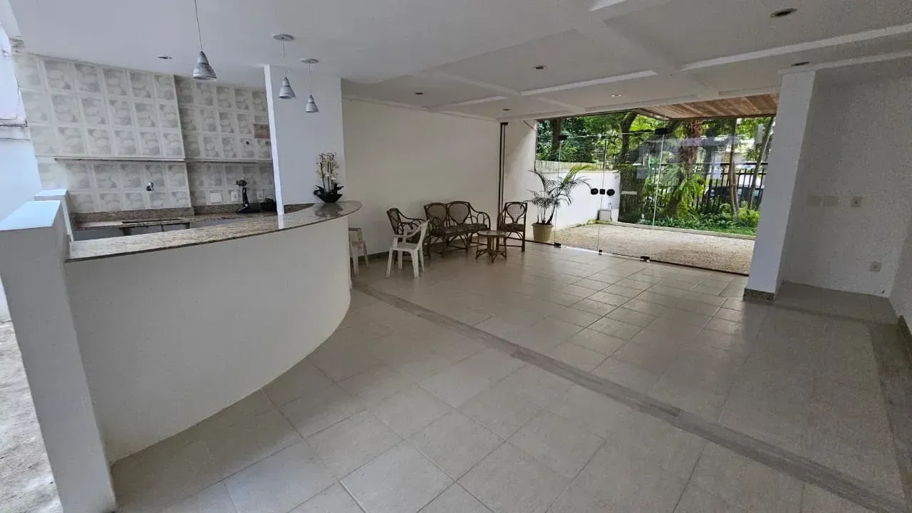 Apartment with home office and 3 bedrooms — photo 18