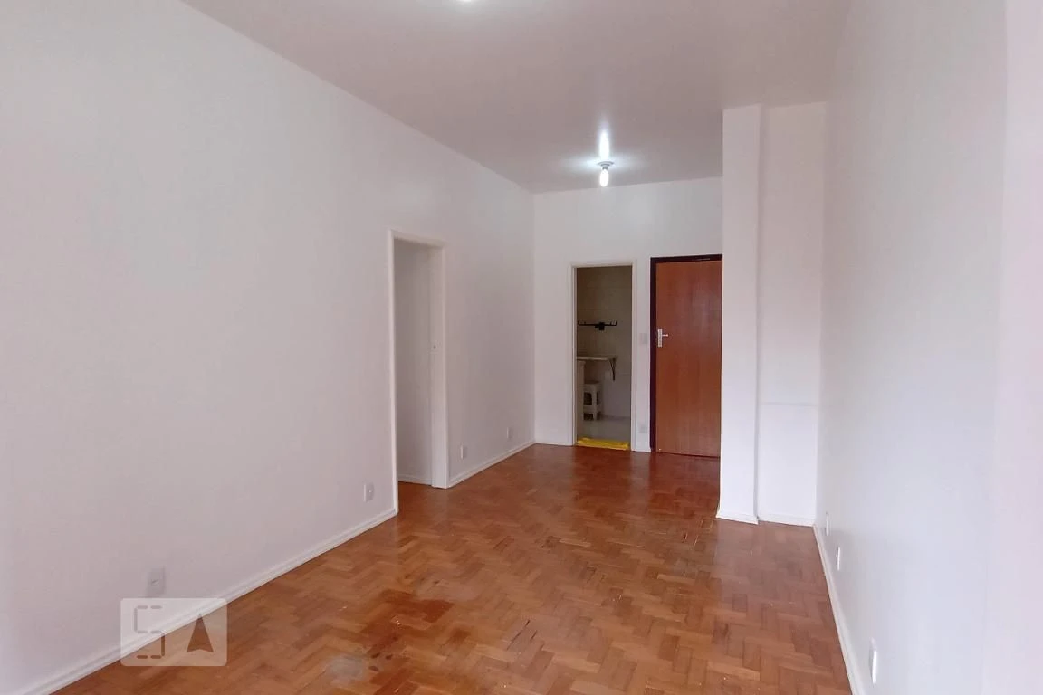 Wood or laminate floors in a 2-bedroom apartment, 55 m² — photo 20