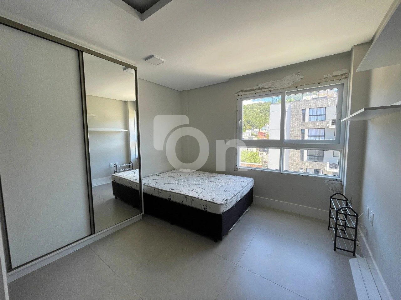 One-bedroom apartment in a building with a coworking space — photo 6