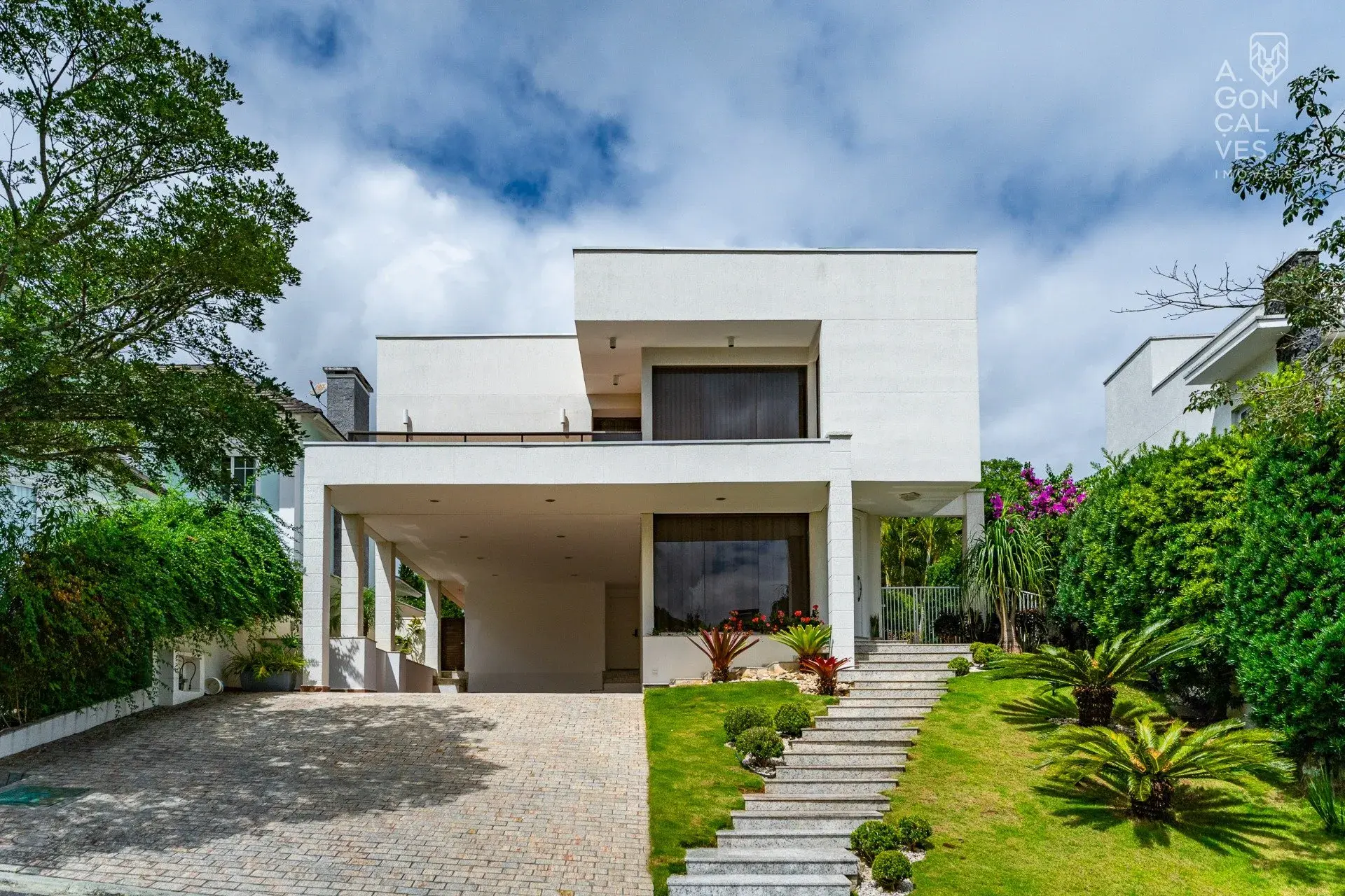Unfurnished house with 4 bedrooms and 5 bathrooms — photo 57