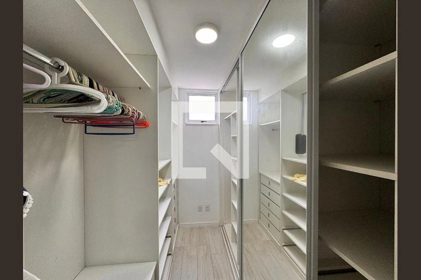 4-bedroom apartment in a building with a sauna — photo 15