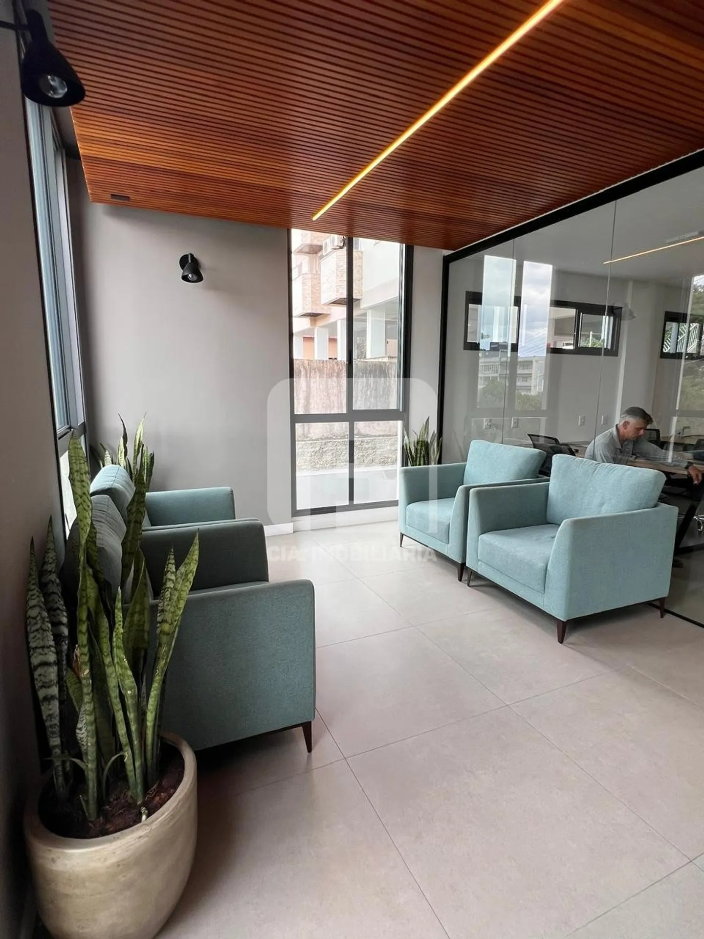 Furnished 46 m² studio with 1 parking space — photo 28