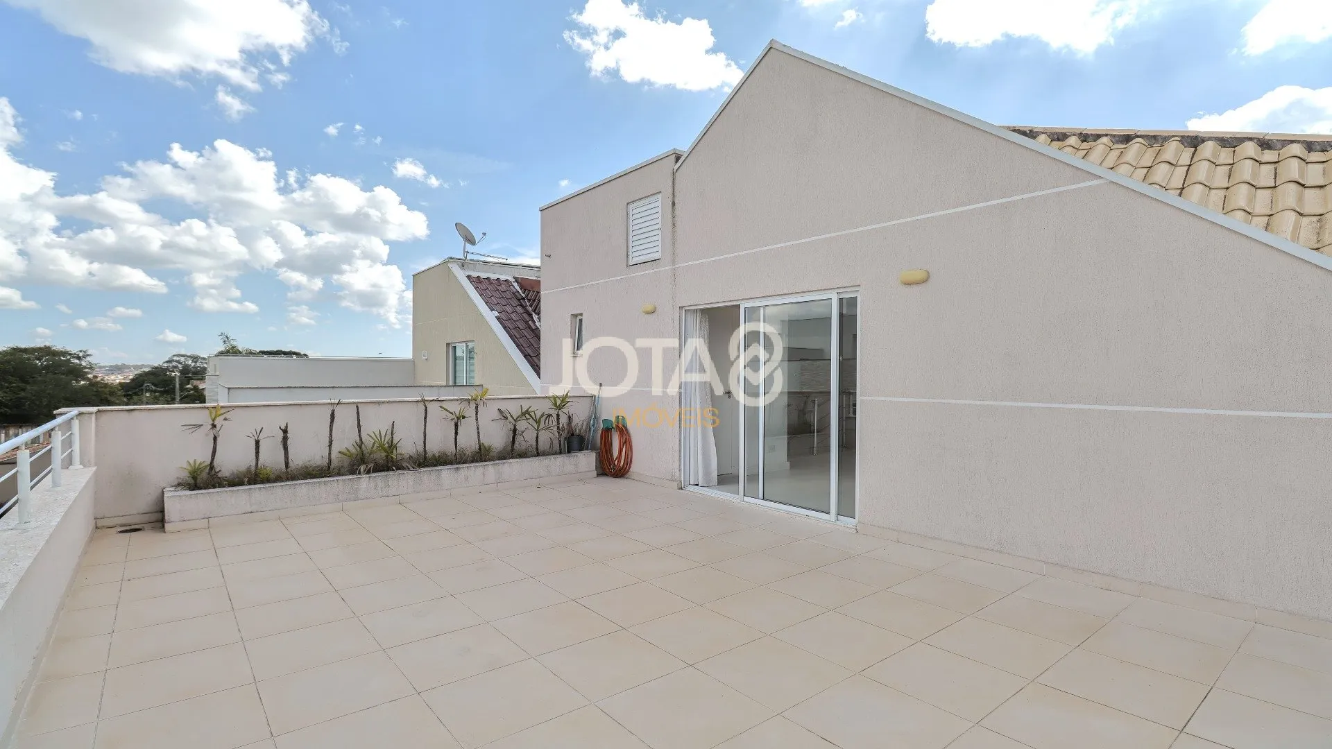 House with 3 bedrooms and an open-plan kitchen — photo 29