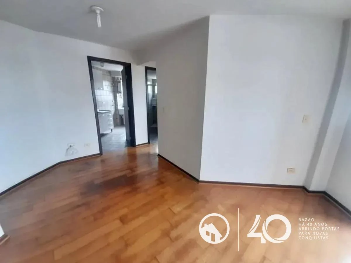 Wood or laminate floors in a 2-bedroom apartment, 92 m² — photo 12