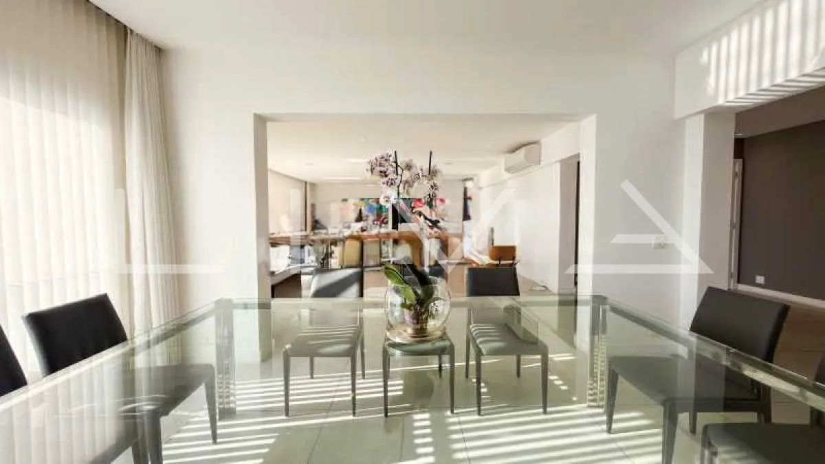 Furnished residential apartment with 4 en-suite bedrooms — photo 20