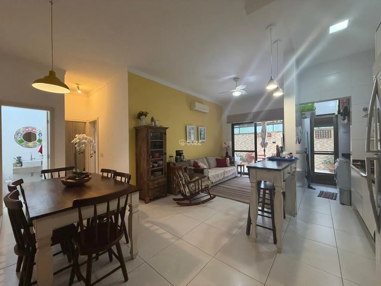 2-bedroom apartment with a washing machine in Florianópolis