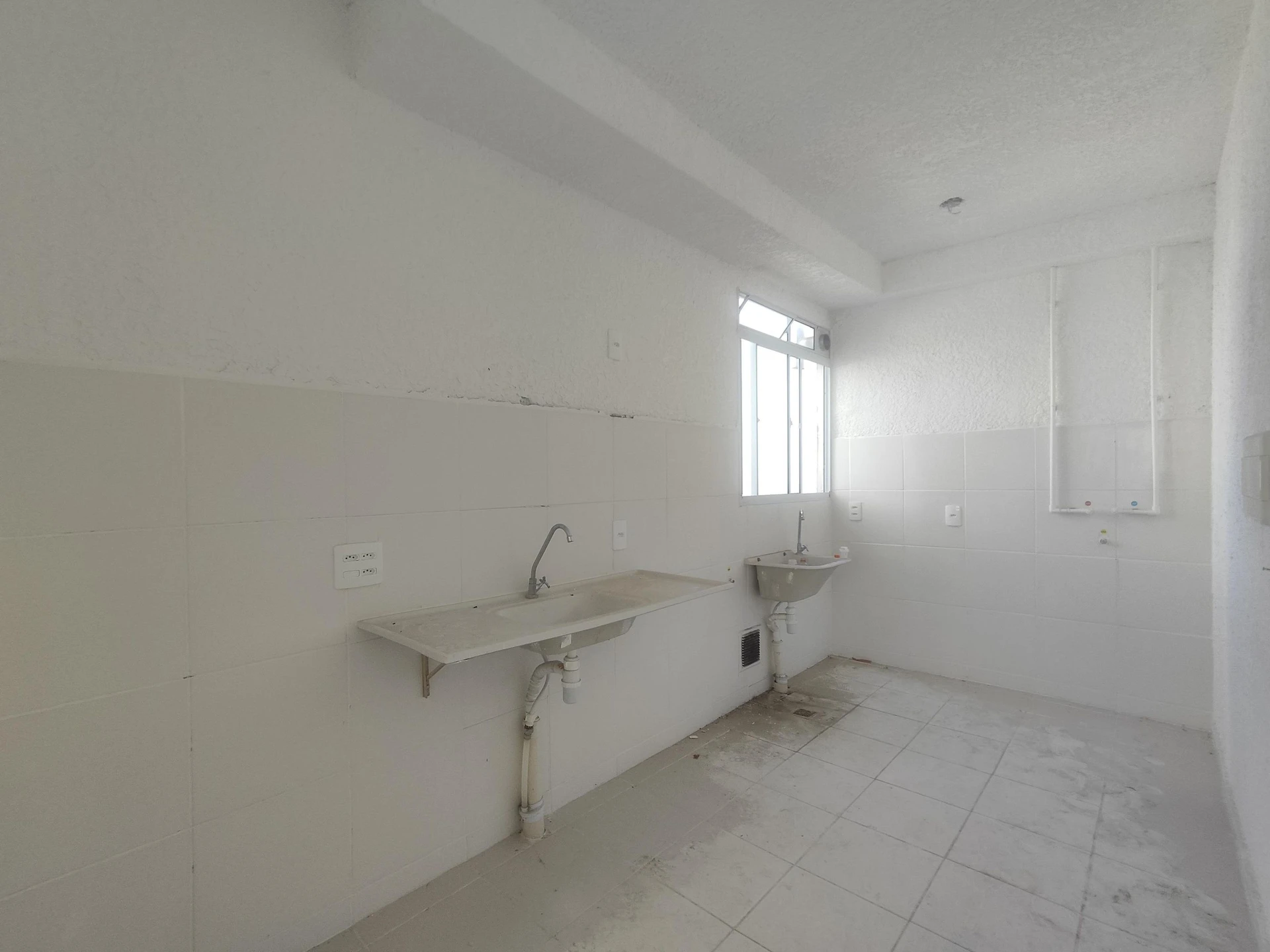 2-bedroom apartment with 1 bathroom and pet allowance — photo 17