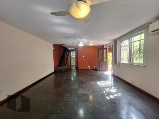 Condominium house with 4 bedrooms and 3 bathrooms — photo 16