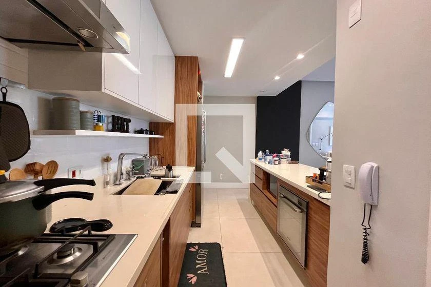 Furnished 3-bedroom apartment with open kitchen — photo 36