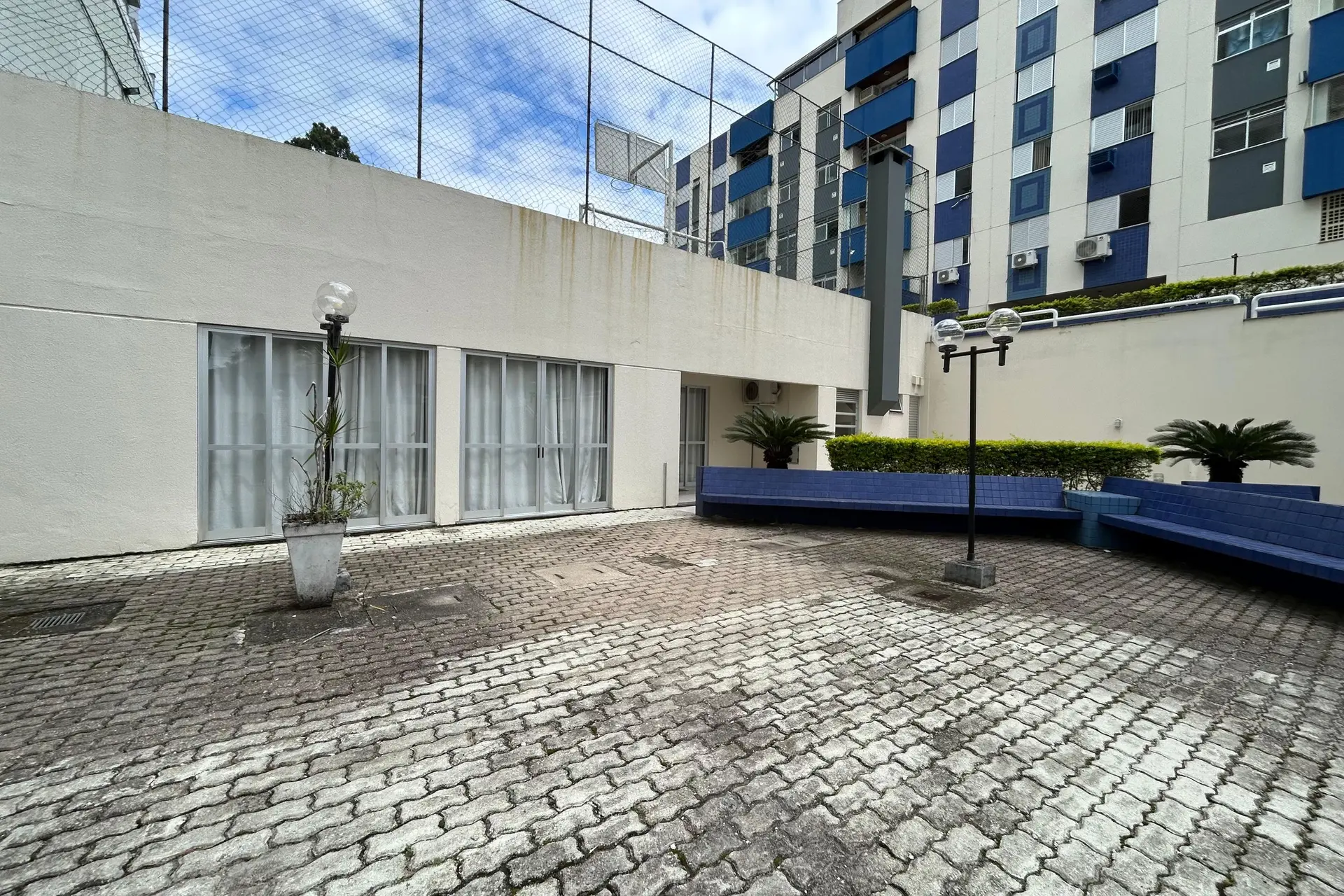 3-bedroom apartment in a building with a gym — photo 13