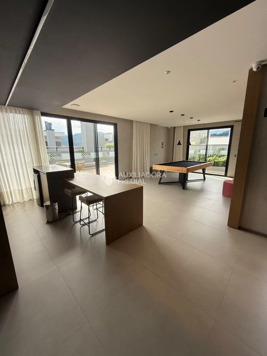 2-bedroom apartment in a building with a gym — photo 26