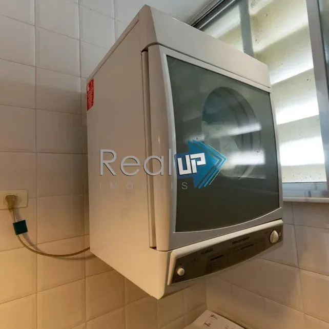 One-bedroom apartment with a washing machine — photo 10