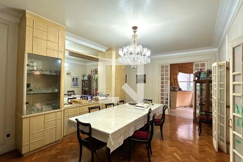 Glass-enclosed balcony in a 4-bedroom apartment, 403 m² — photo 11