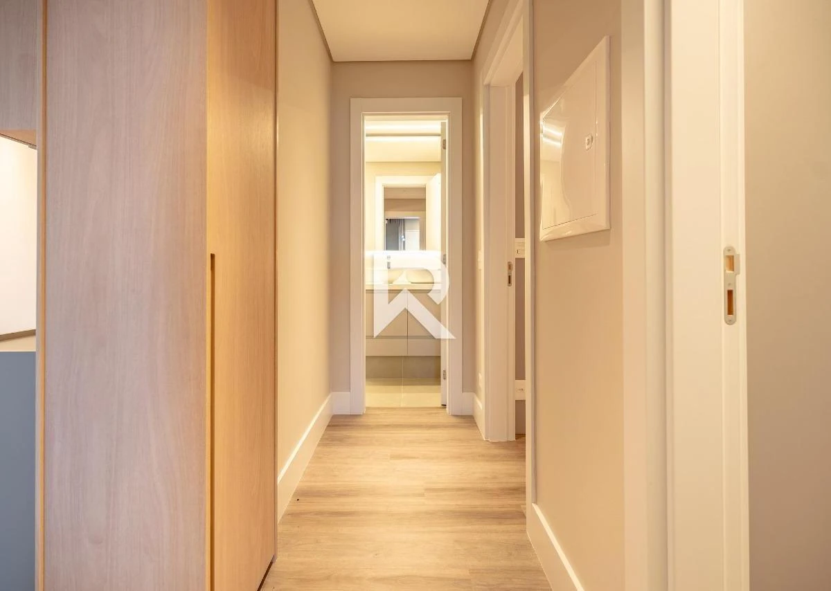 Furnished apartment, 87 m², with a glass-enclosed balcony — photo 34