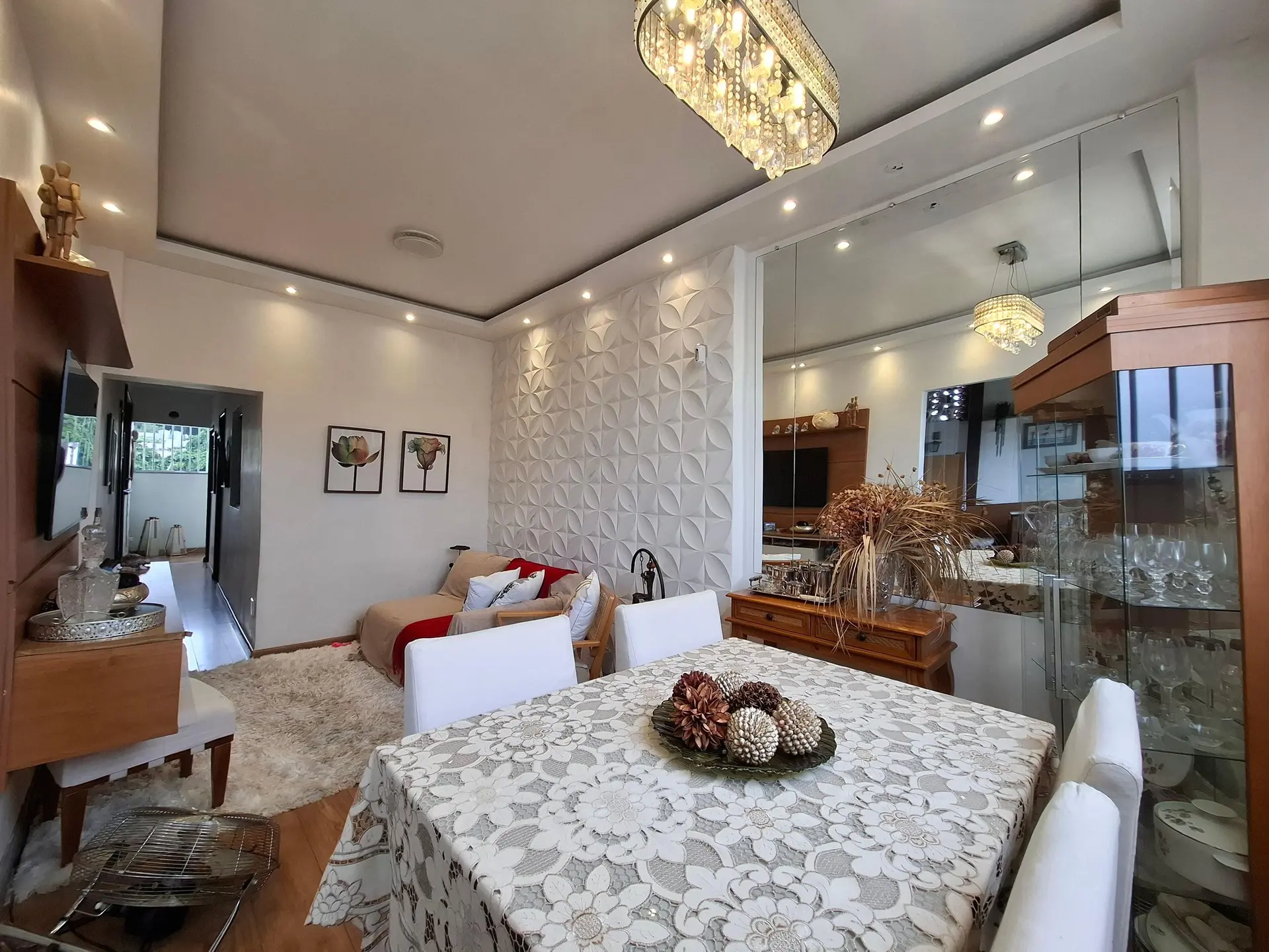 Balcony with a grill in a 2-bedroom apartment, 90 m² — photo 12