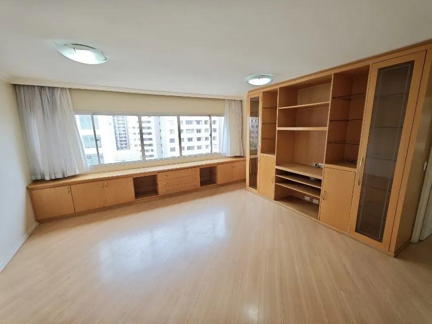 3-bedroom apartment on the 8th floor with 2 parking spaces