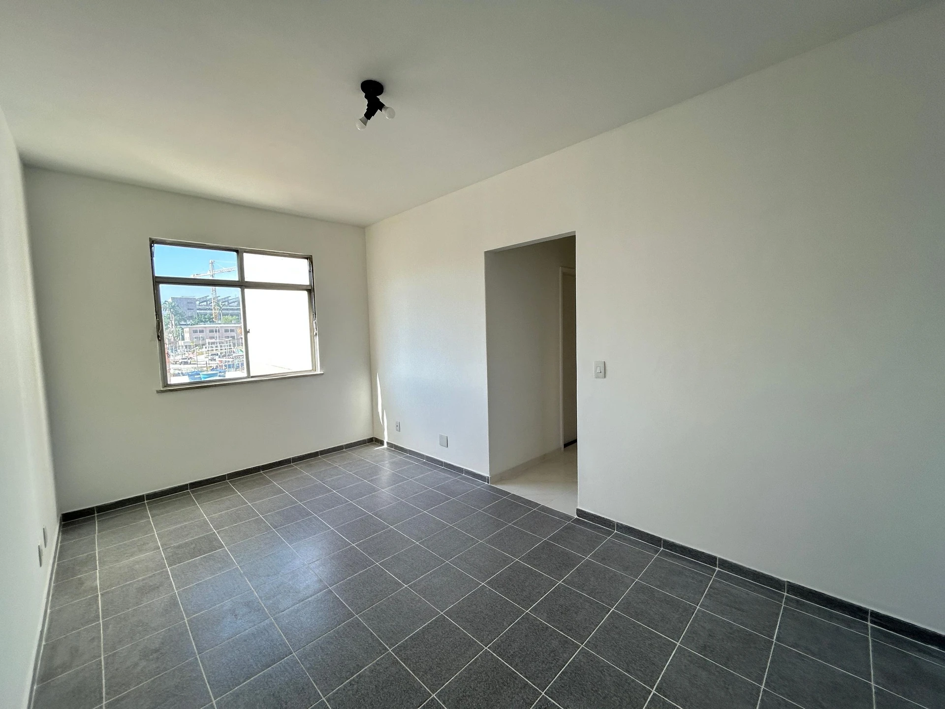 Unfurnished rental apartment with 2 bedrooms and parking