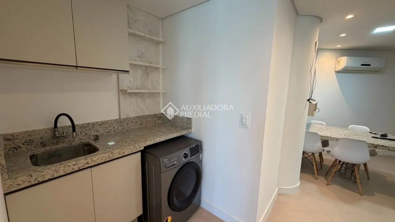 Furnished 1-bedroom apartment with 1 bathroom — photo 24