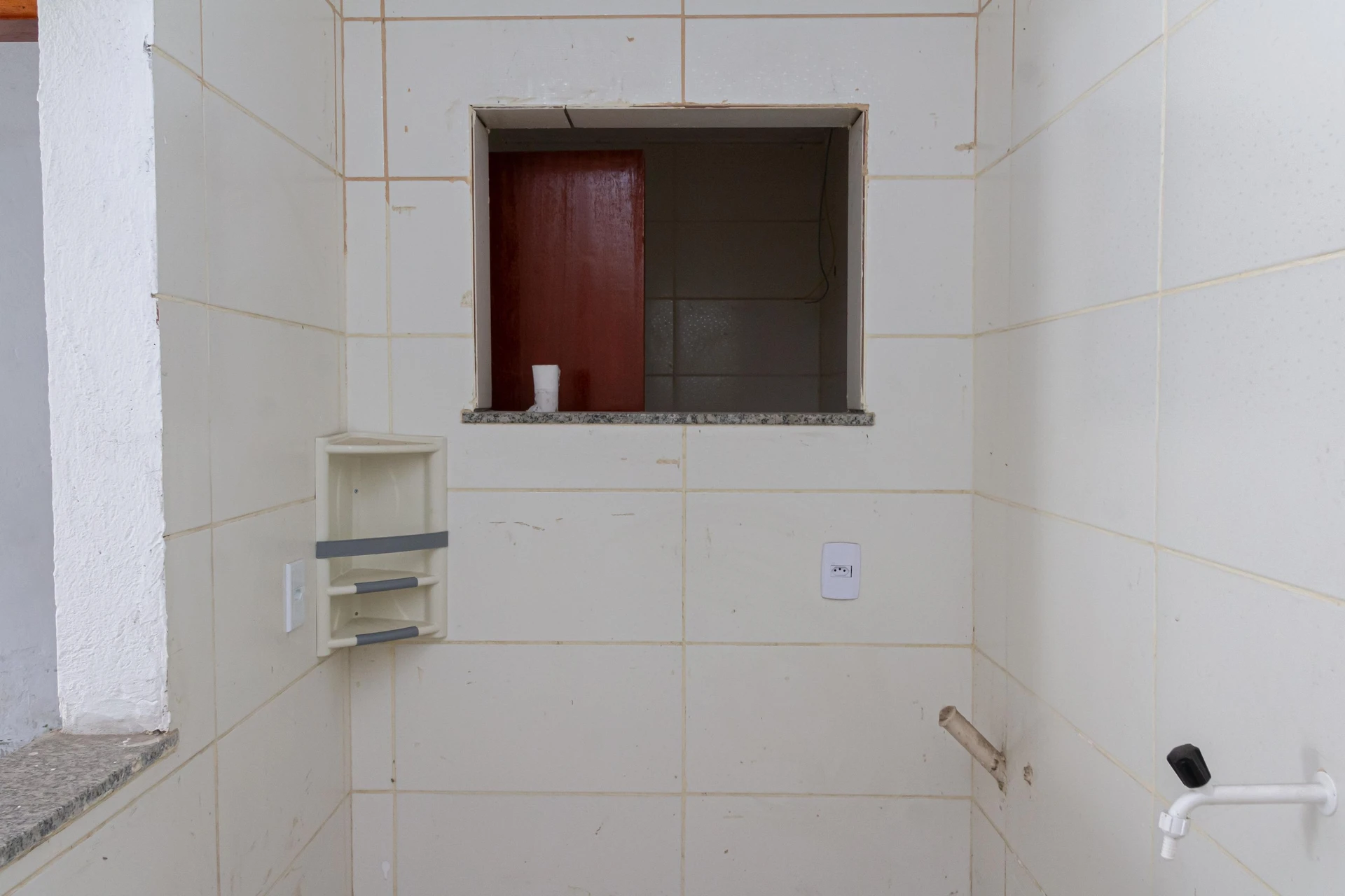 Studio unit with 1 bedroom, ensuite bathroom, private garden — photo 40