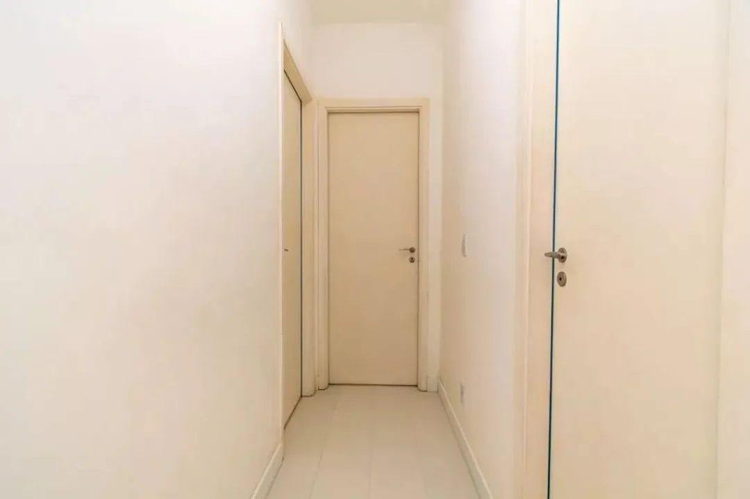 Apartamento de 2 dormitorios con balcón cerrado en vidrio — photo 15