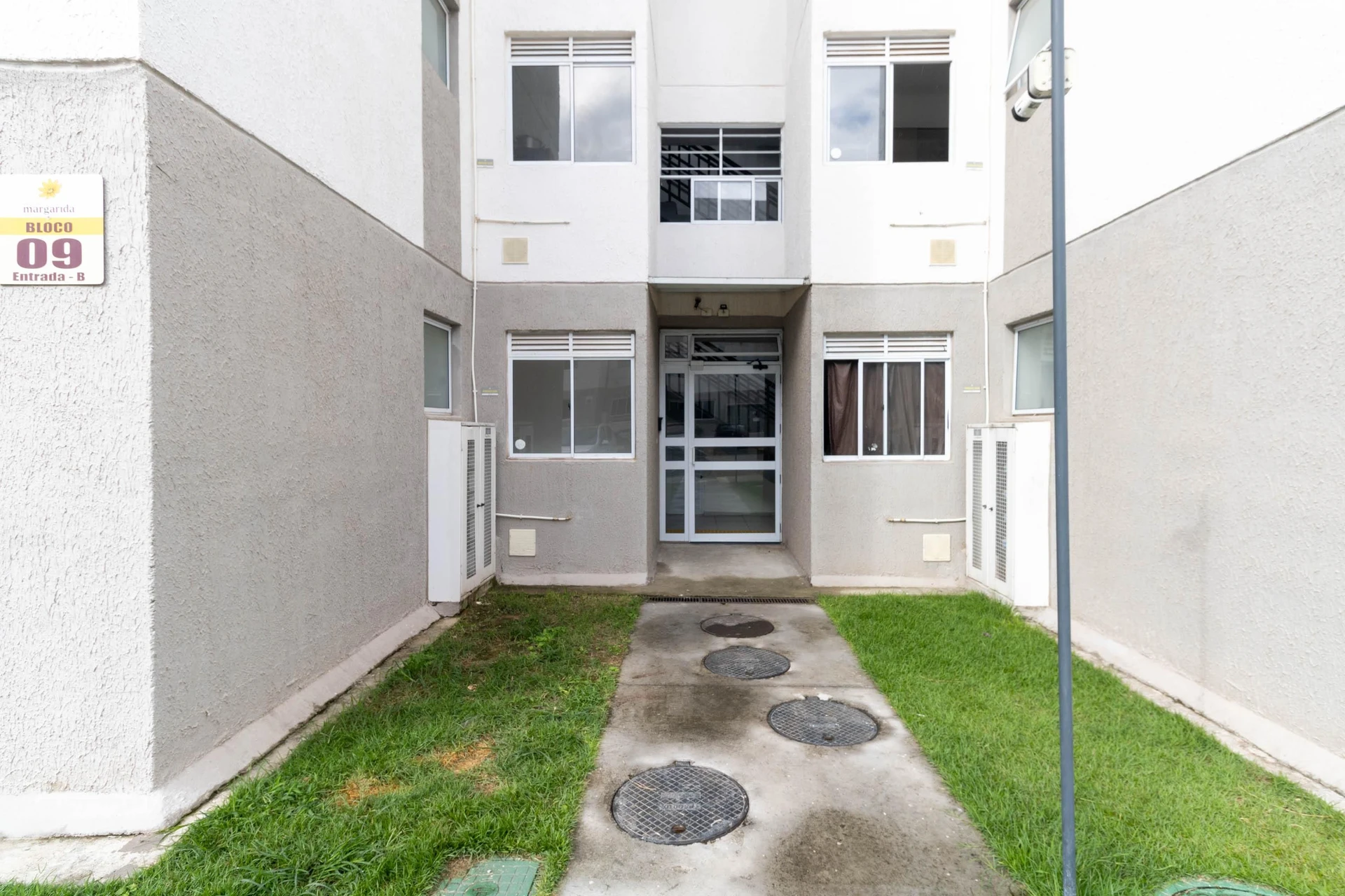 Unfurnished 2-bedroom apartment with 1 parking space
