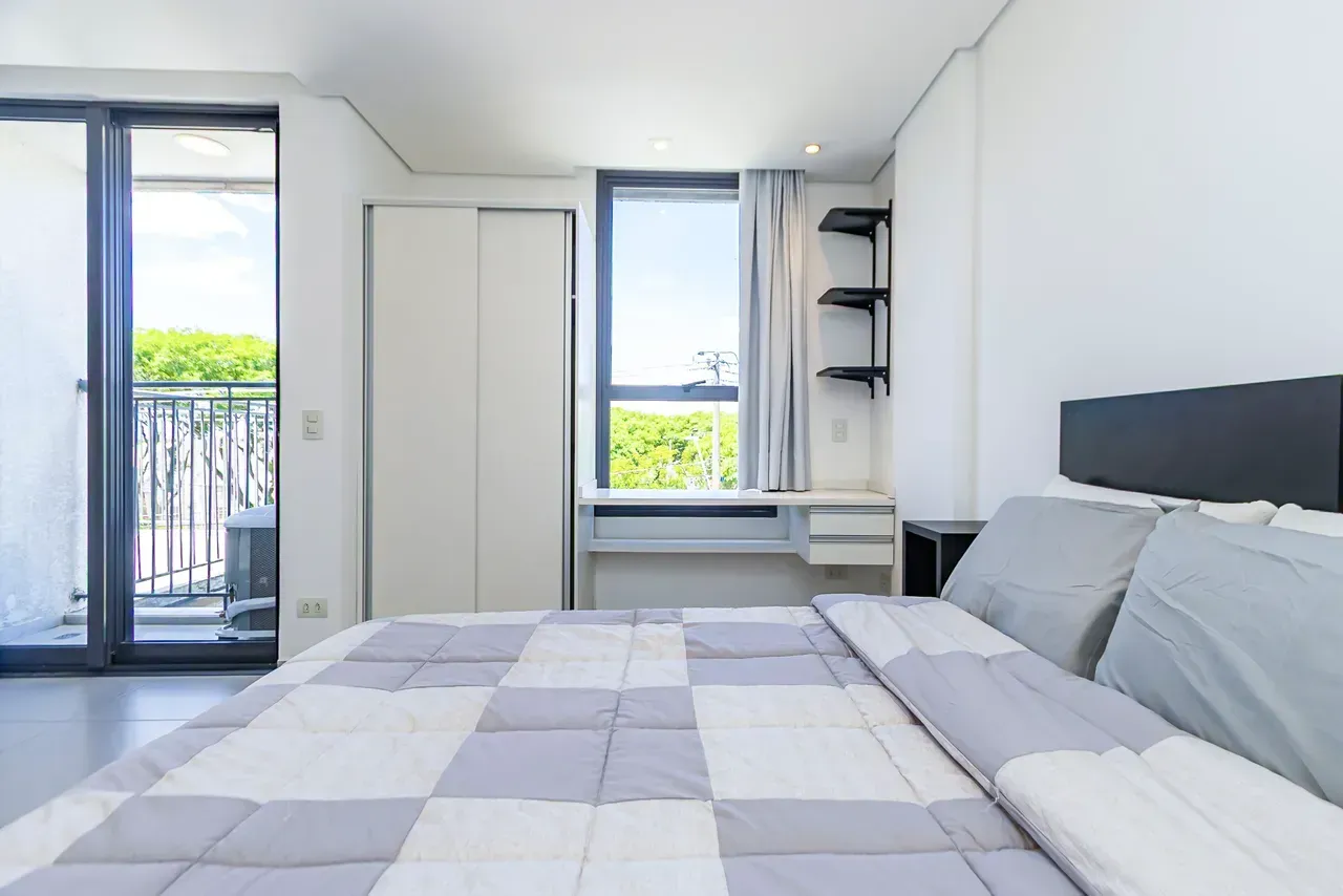 Apartamento amueblado de 36 m² con dormitorio y escritorio — photo 22