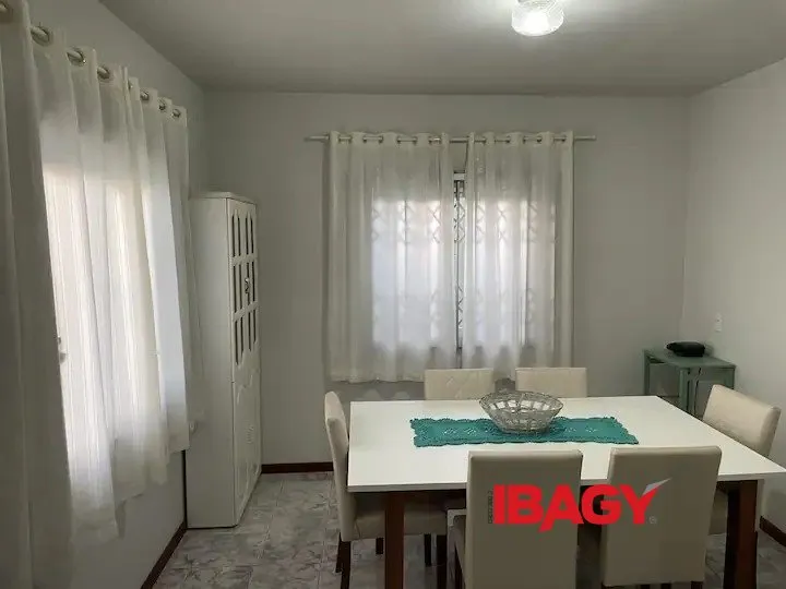 3-bedroom house with a water view in Florianópolis — photo 21
